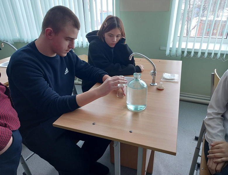 Лабораторные исследования по определению качества воды из разных источников.