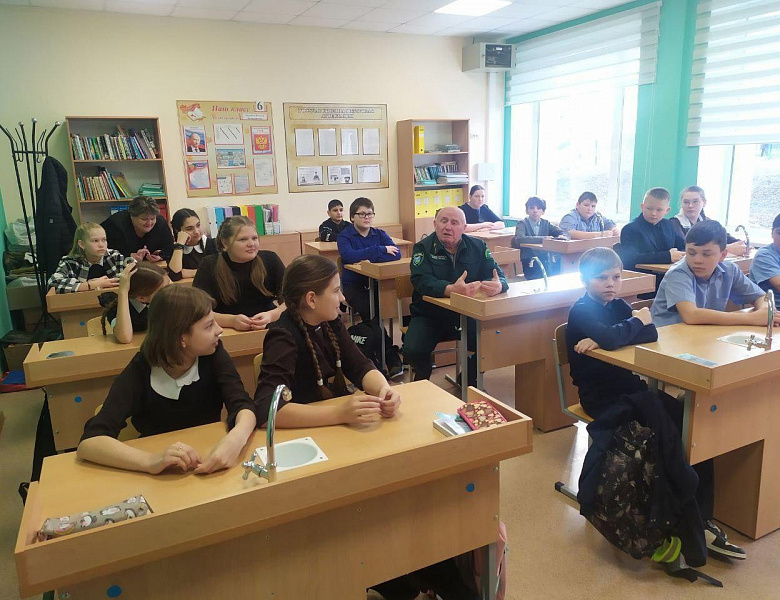 Открытый урок с членами Школьного лесничества «Лесовичок» в Афанасовской школе на тему «Охрана хвойных молодняков» 