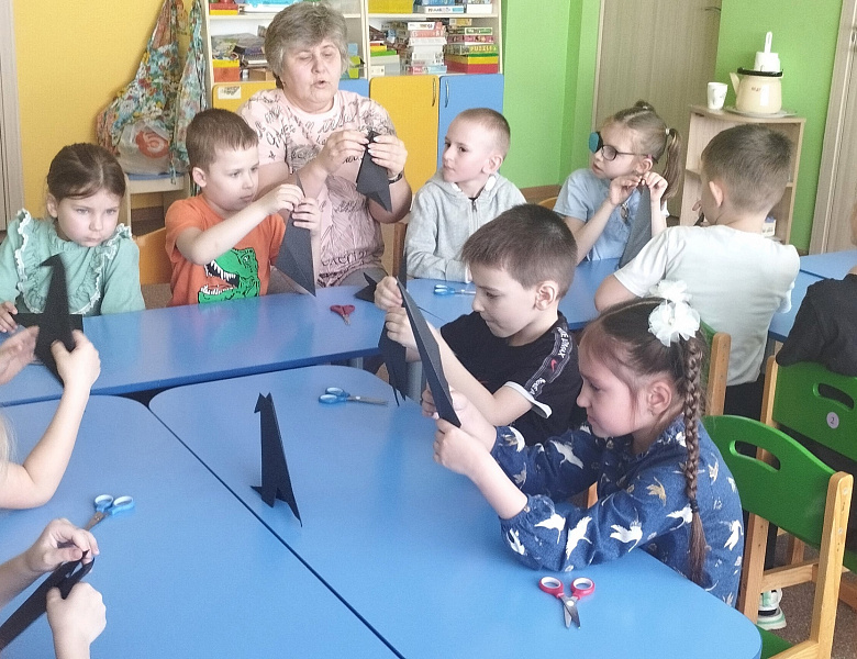 Птицы наши верные помощники, защитники лесов, полей, садов и огородов...