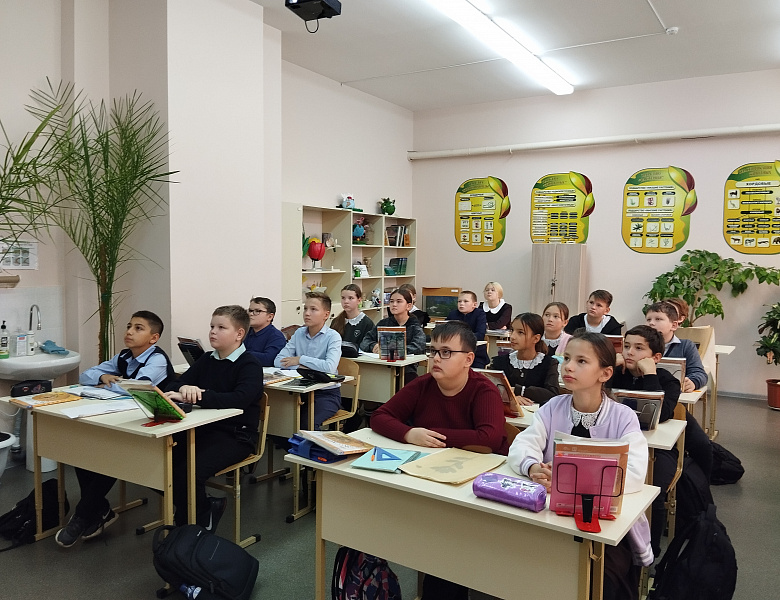 В МБОУ«Корочанская СОШ им. Д.К.Кромского» прошёл всероссийский урок «Эколята – молодые защитники природы» 2024г.